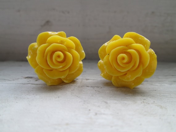 00 gauge (10mm) Bright Yellow Rose Cabochon Plugs