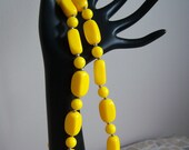 Vintage Bright Yellow Necklace. - ellabellascollection