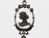 Lady in glass - A pretty clear cameo beaded necklace