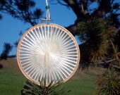 Ivory Handmade Christmas Light Catcher Decoration - 6 Inch Diameter - Bright Green Bead - Home Holiday Decor
