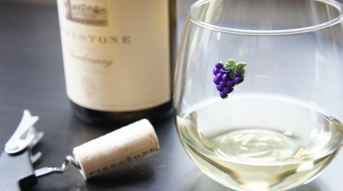 Cheers : magnetic wineglass charms