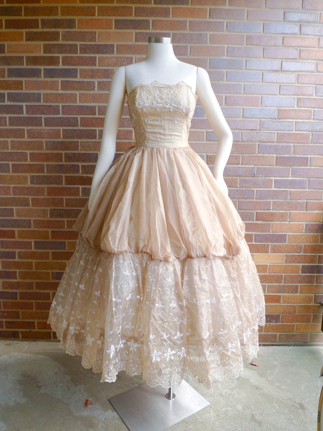 Vintage 1950's Dress - FANTASTIC Tea Length Coffee Cream Party Prom Gown w/ Lace - sz S/M