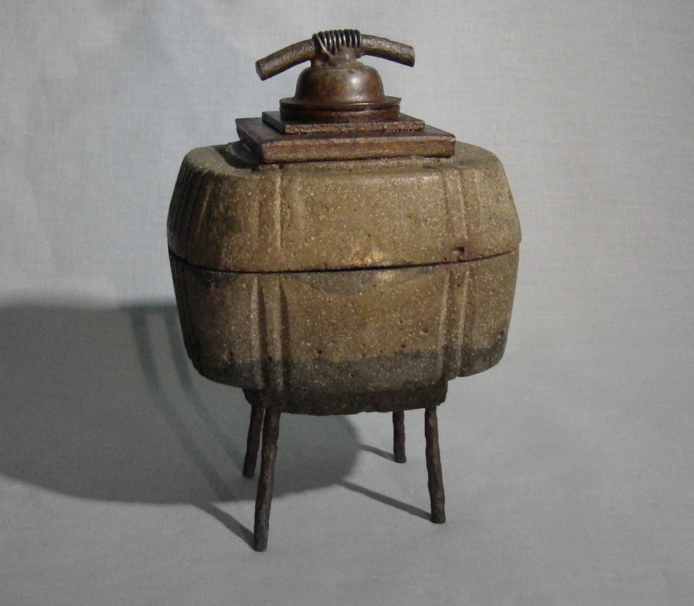 KAIGARA - A Keepsake Box - Urn or Reliquary of Concrete and Iron