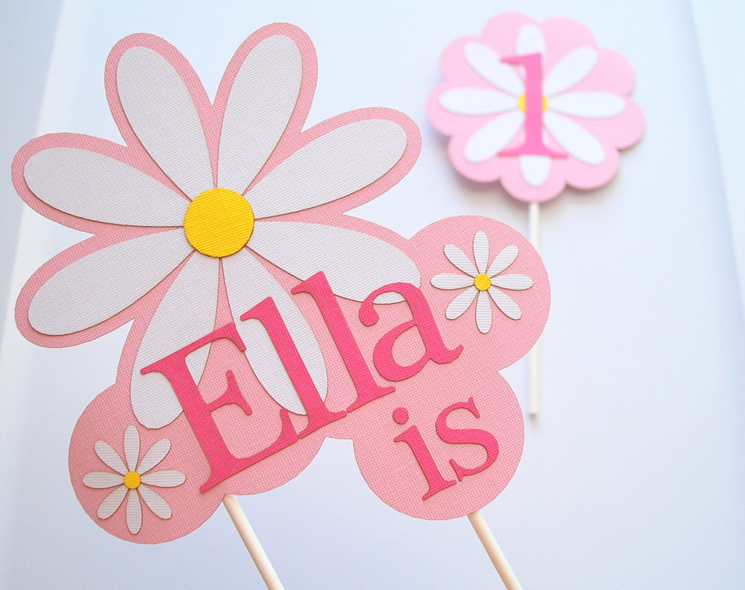Daisy party centerpiece, Girl Birthday party Personalized Sign A372