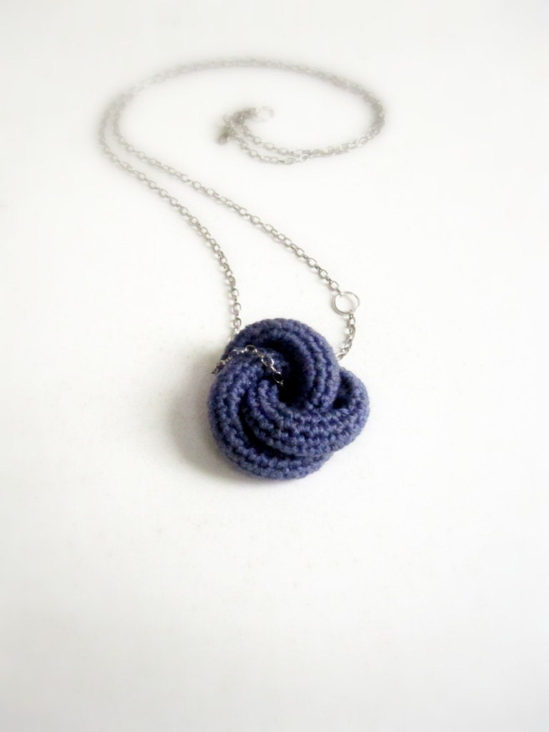 Eternally. Crochet knot pendant in violet.