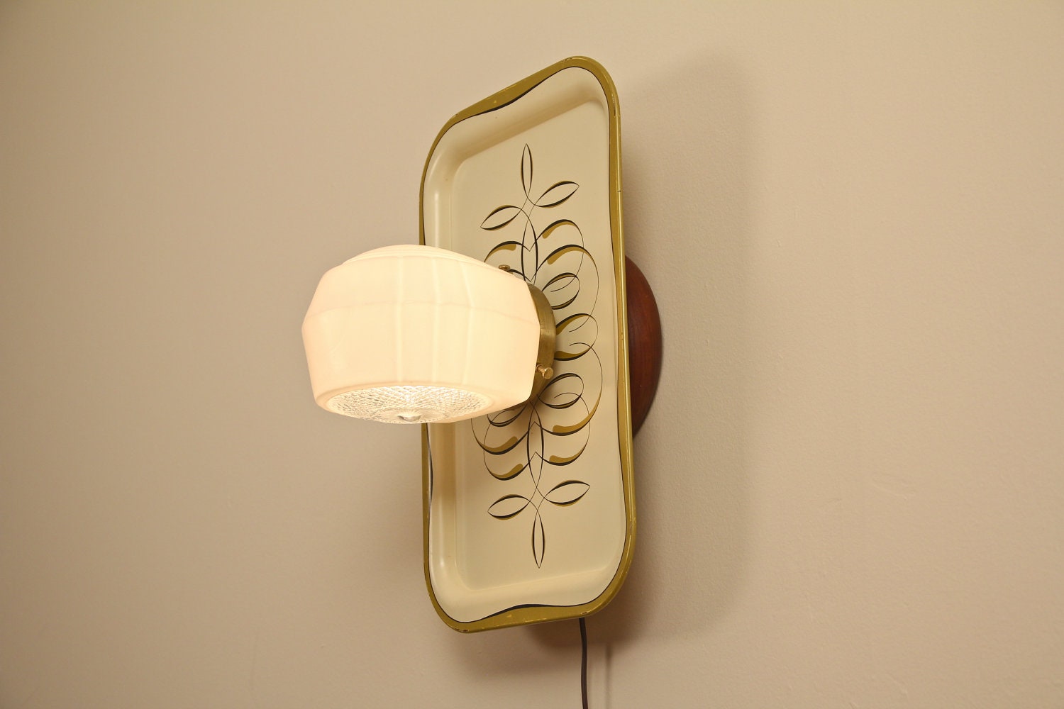 Retro Tray Wall Lamp, Upcycled Mid Century Kitchen, Cream and Brown - Glass Decorative Shade