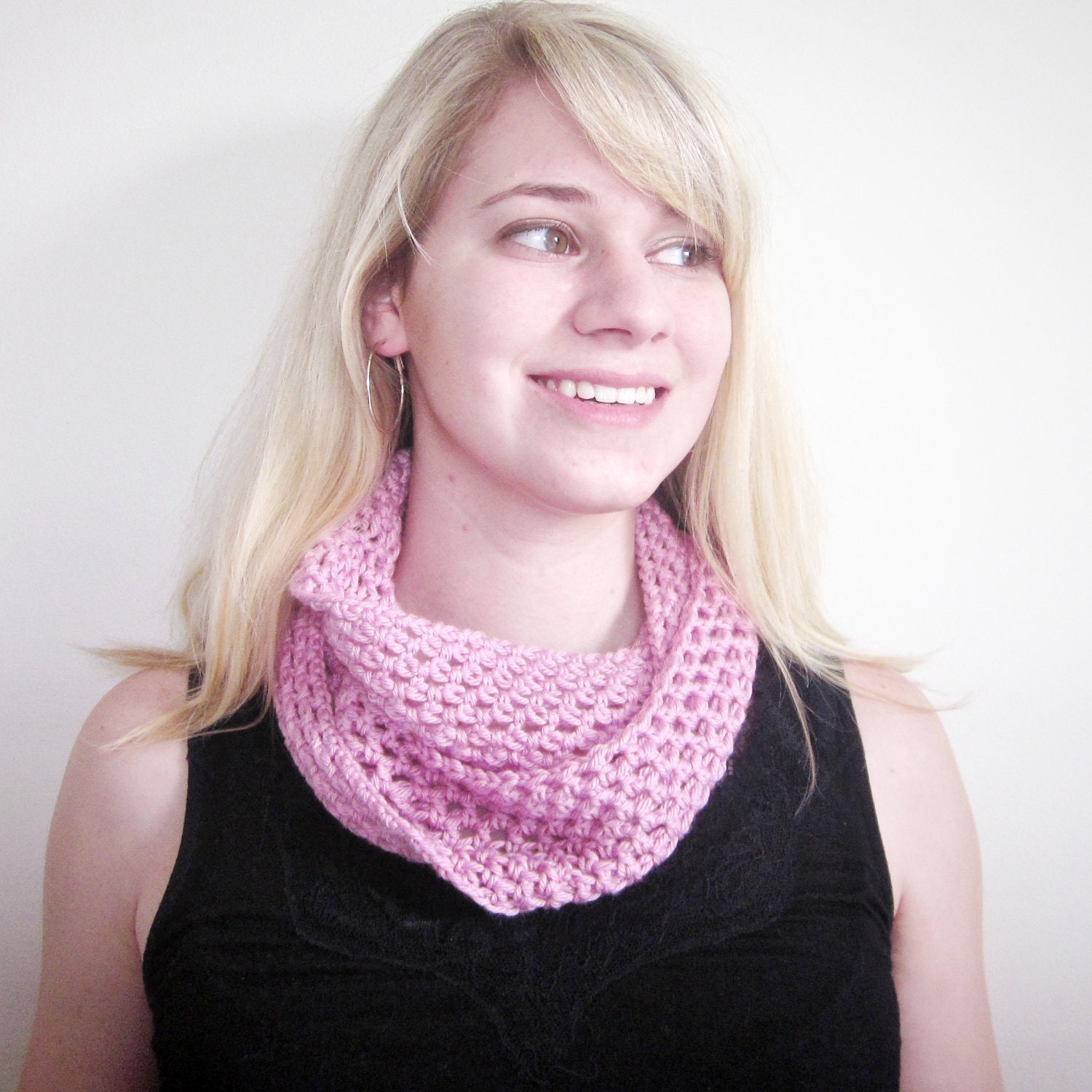 Crochet Cashmere Merino Infinity Scarf in Bubblegum Pink