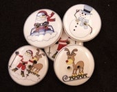 Santa Claus Buttons.  5 Christmas Buttons.