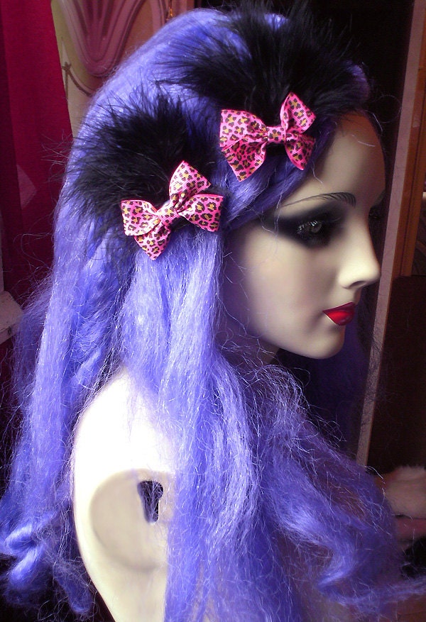 Set of 2 pink leopard BOWS with black FEATHERS / new hairclips handmade by You bad Girl indie fashion / lovely cute rockabilly pin up vixen