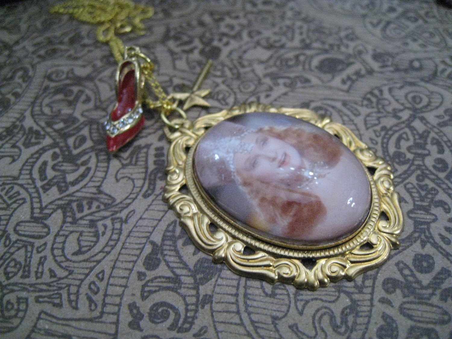 Glinda Glorious Necklace in Golden