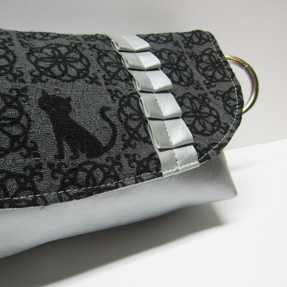 ruffle clutch .. silver & kitty