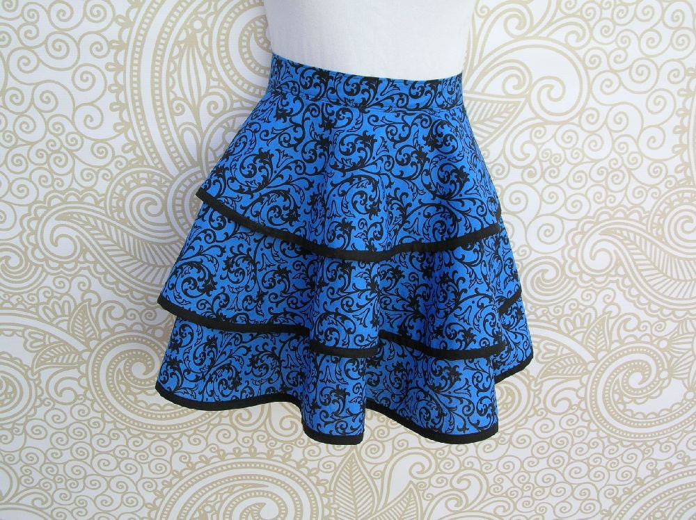 Womans Half Apron With Ruffles