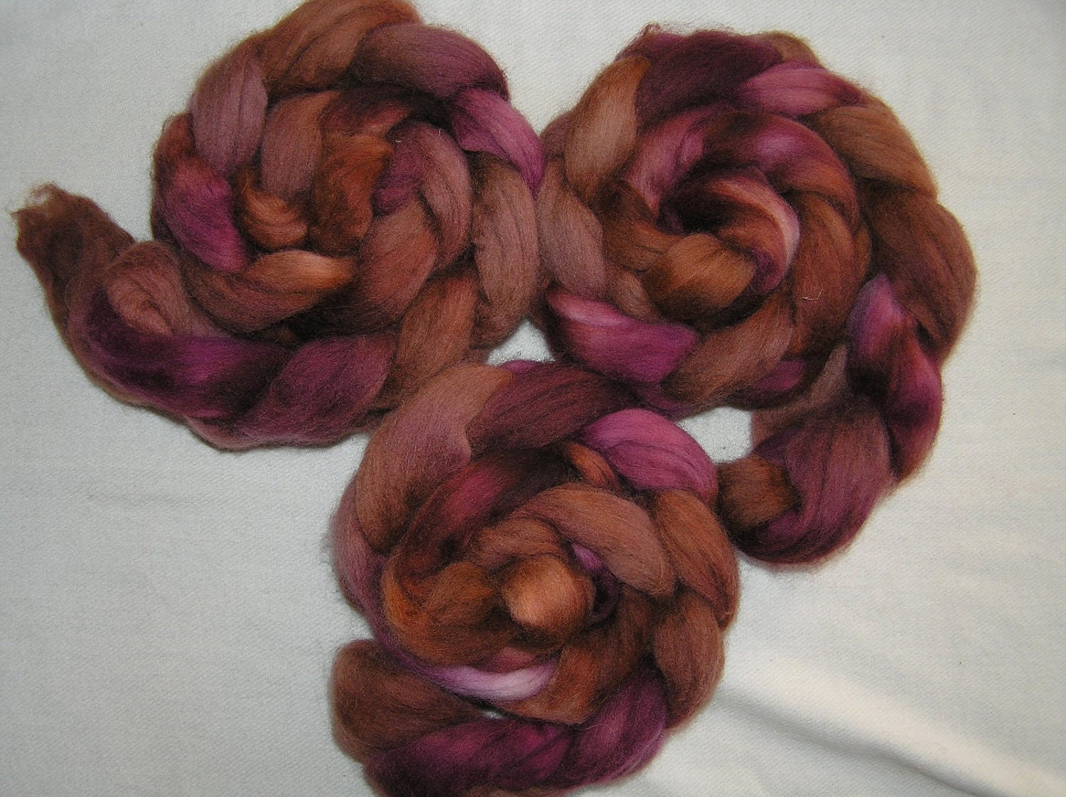 116g (4oz) wool top roving, Plum Caramel