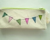 cute little zipper pouch with stitched applique garland