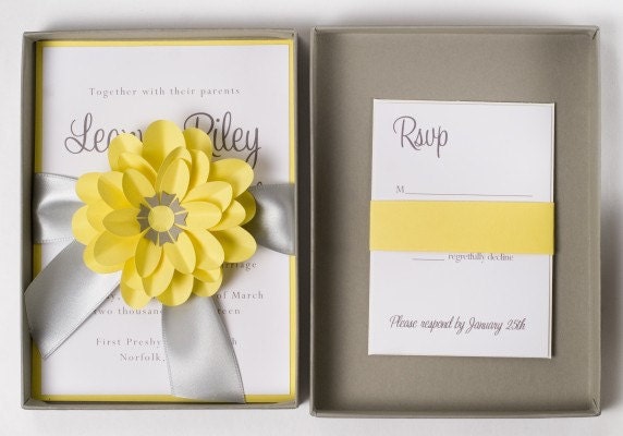 Sunshine Flower Boxed Invitation