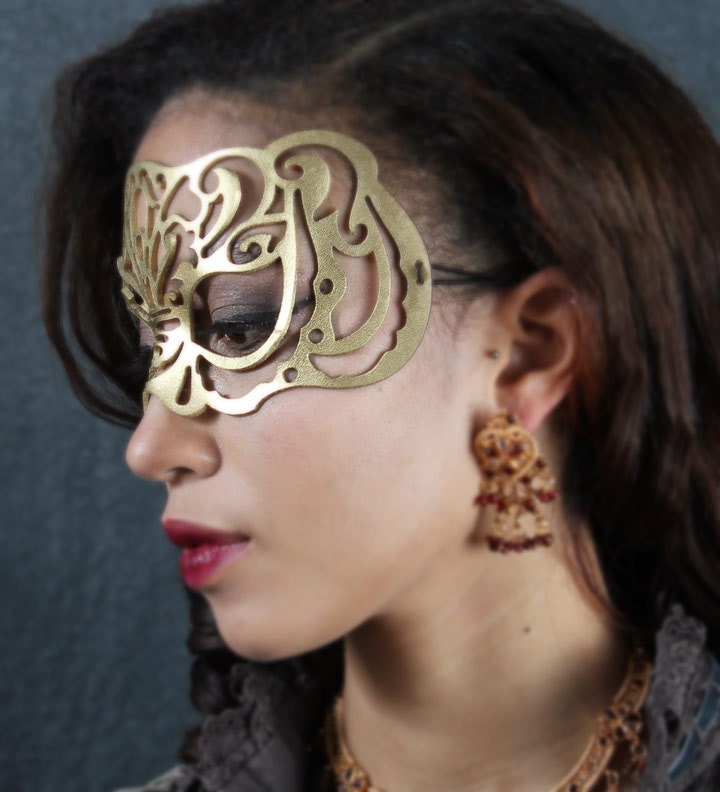 Masquerade mask in gold leather "Victoriana"