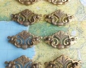 8 vintage brass metal curvy pull handles with wheat motif includes hardware