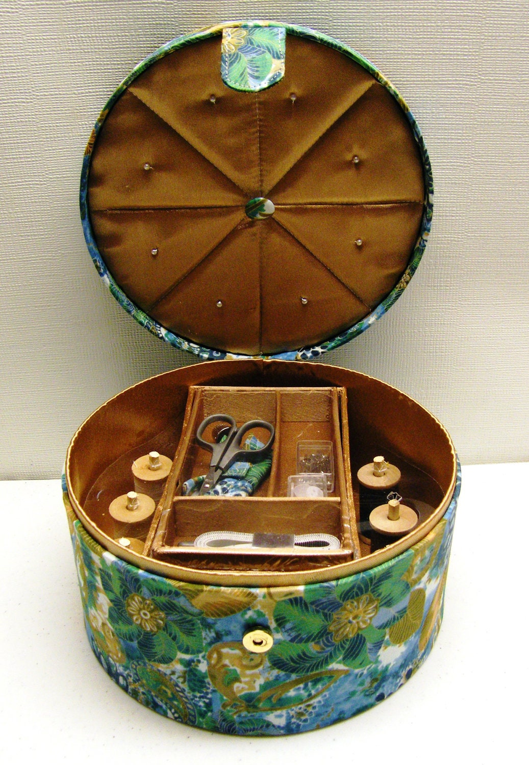 NEW Sewing Fabric Box with scissor, measuring tape, matching needle book, thimble, pins, white black thread, safety pins, buttons