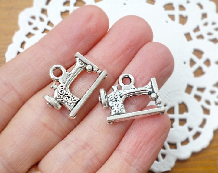 Charms for Crafting Accessories - Antique Sewing Machine - FOUR Pieces