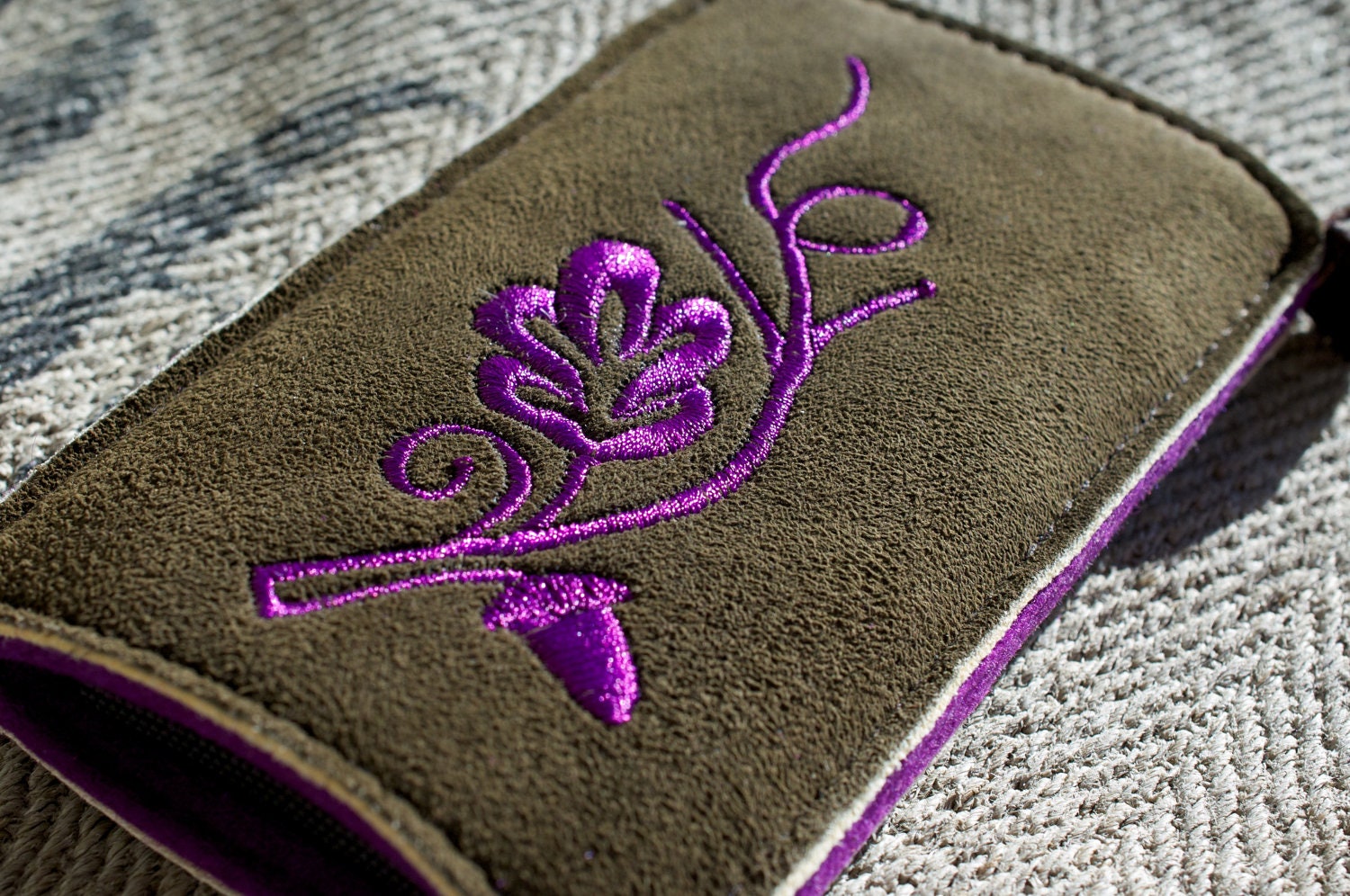 iPhone "Purple Leaf" iPhone Sleeve / Case (iPhone 5, iPhone 4, iPhone 4s, iPhone 3, The New iPhone)