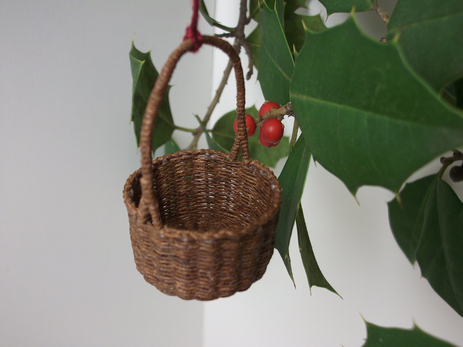 basket, hand-woven miniature