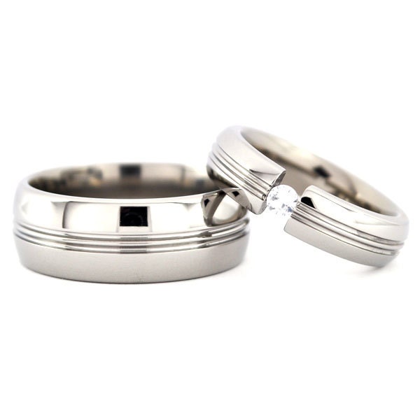 New Matching Titanium Wedding His and Her's Ring Set