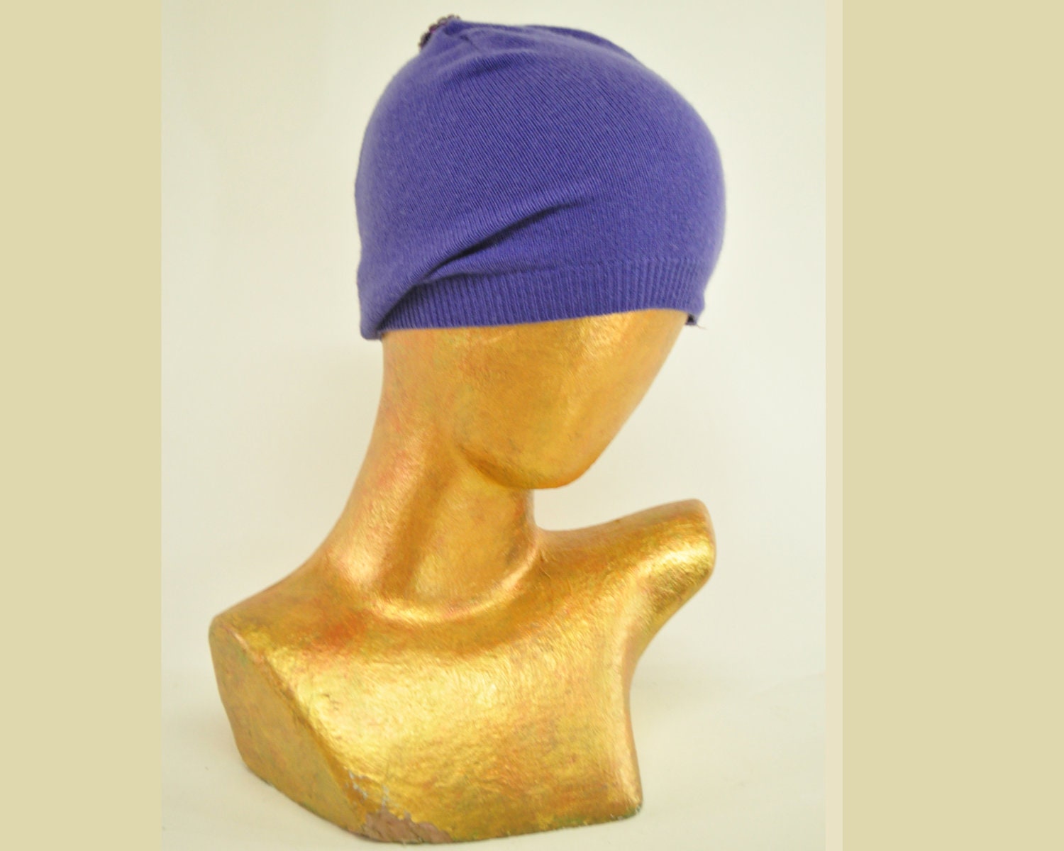 Gone To Paris  Purple recycled cashmere Hat M Vintage Button