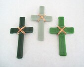 CROSS FAVOR - Shades of Green Cross Favor in Fused Glass with Copper Wrap - Set of 3