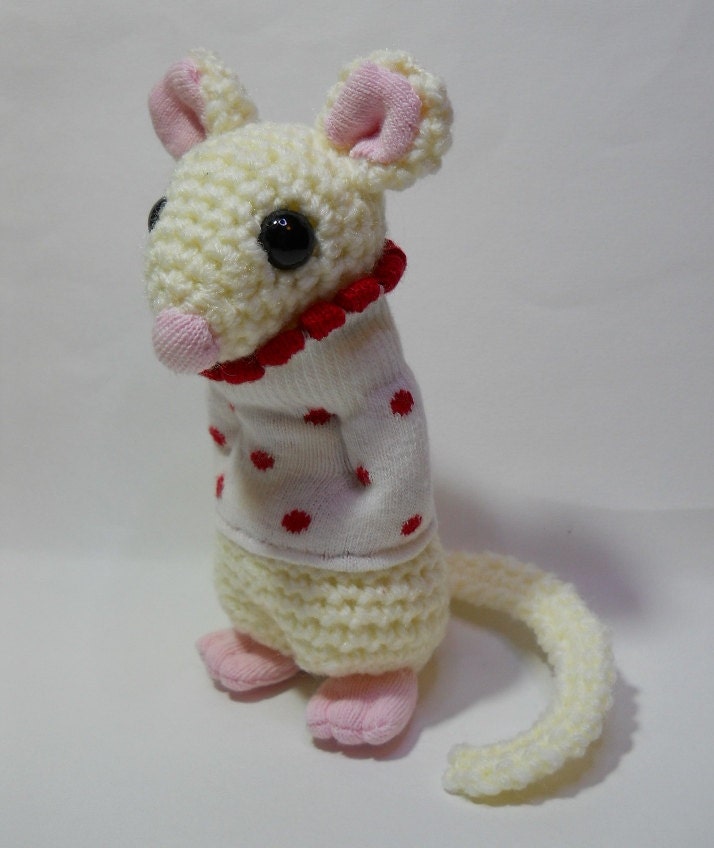 Amigurumi crochet animal mouse  cream soft sculpture called Snowflake