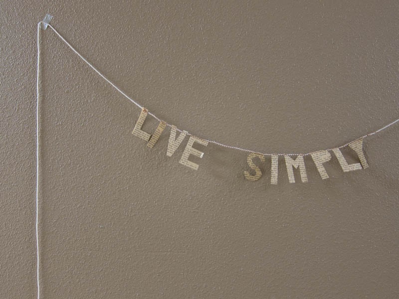 LIVE SIMPLY paper banner
