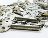 120 Vintage keys For the artist