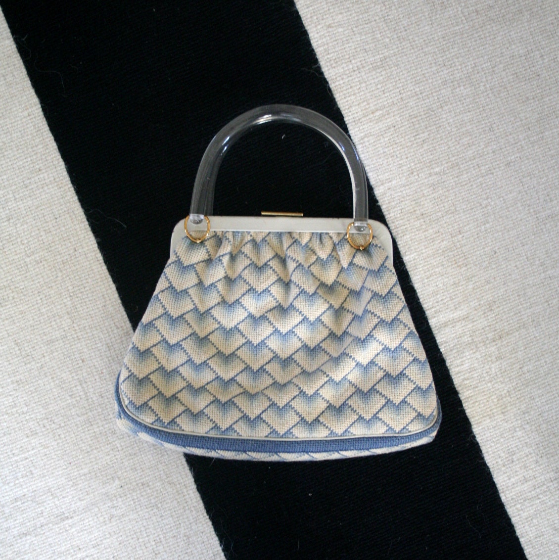 vintage handbag / purse 1950's NEEDLEPOINT petit point BLUE & CREAM lucite handle