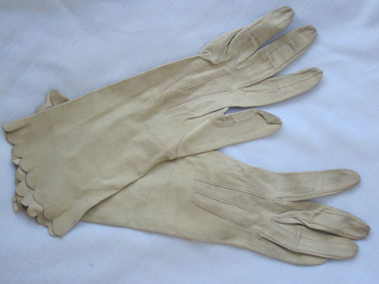 Vintage Ivory Beige Gloves, Thin Suede Leather, size 5 3/4 Wide, 1930s or older Gloves, Made in France