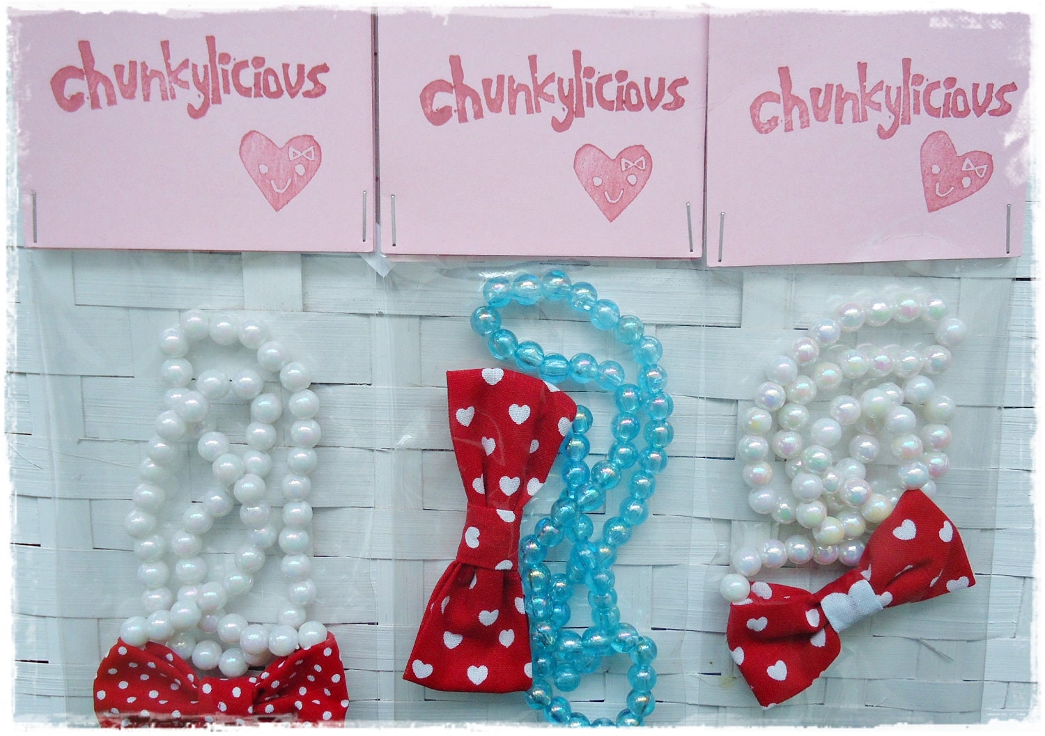 Bow necklace