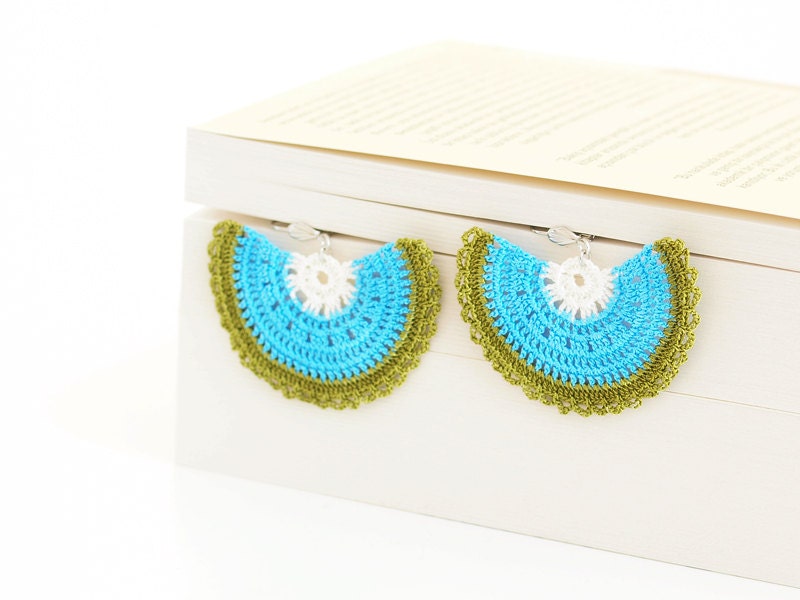 Crochet Bohemian Chic Dangle Earrings in White, Aqua Blue, Green Varnished Hippie Boho Gypsy Style Jewelry Strip Semicircle Geometric