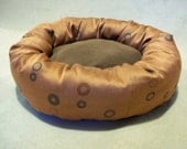 Dog bed. Cat bed. Round dog bed. Round pet bed. Small dog bed.  Small pet bed.  Small cat bed. Puppy bed. Pillow bed.