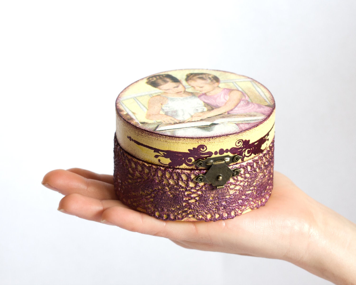 Ballerina Girls - Circle Jewelry box, Tooth Fairy Box, Wooden Treasury Box, Personalized box, Purple Lace, Gift for her ohtteam
