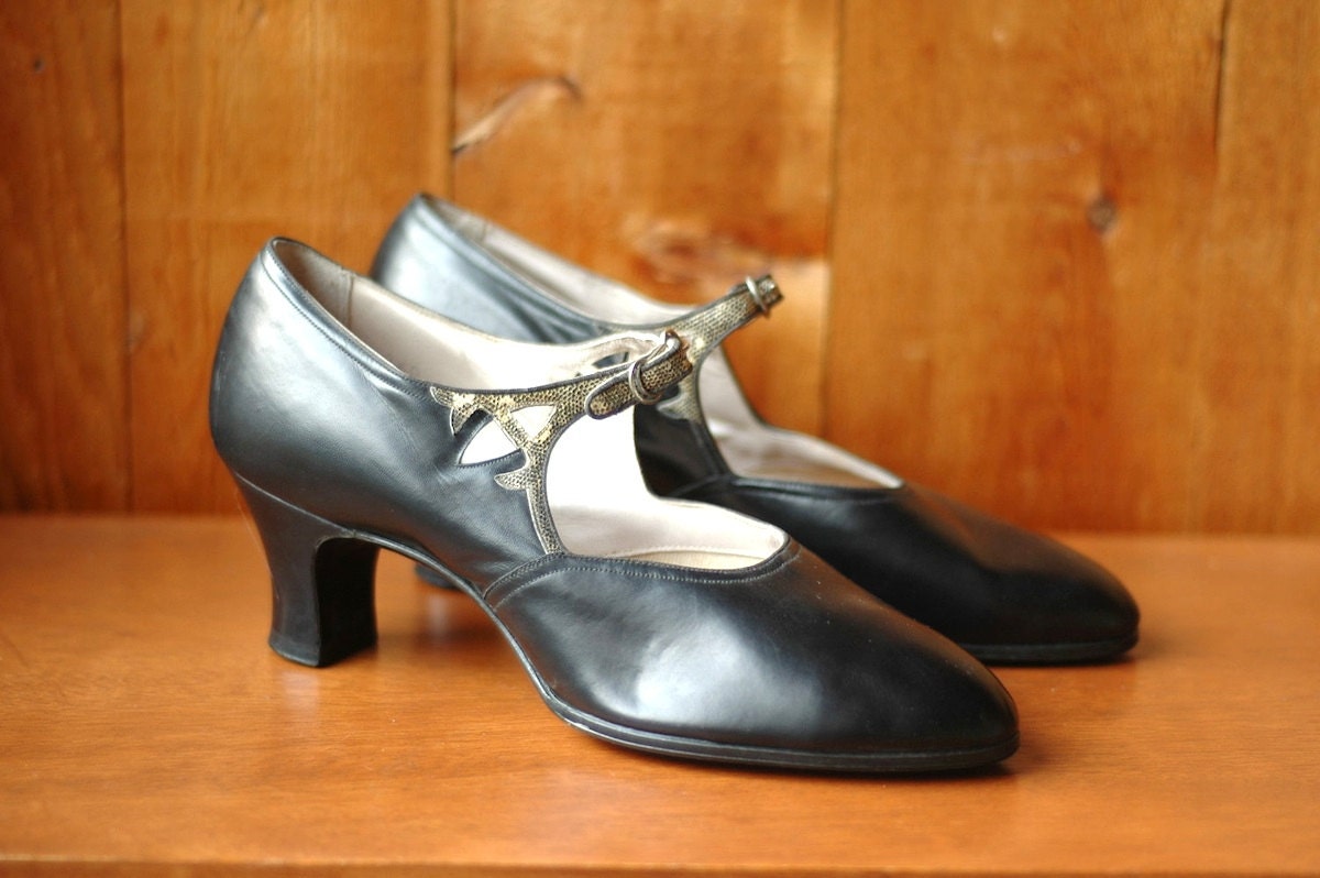 vintage NOS 1930s shoes / 30s flapper shoes / melodies on your radio / size 6