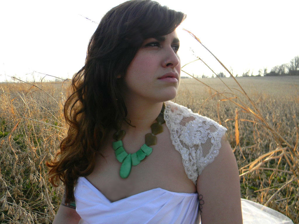 turquoise colored chunky necklace perfect for an outdoor wedding or candlelit summer dinners on the water