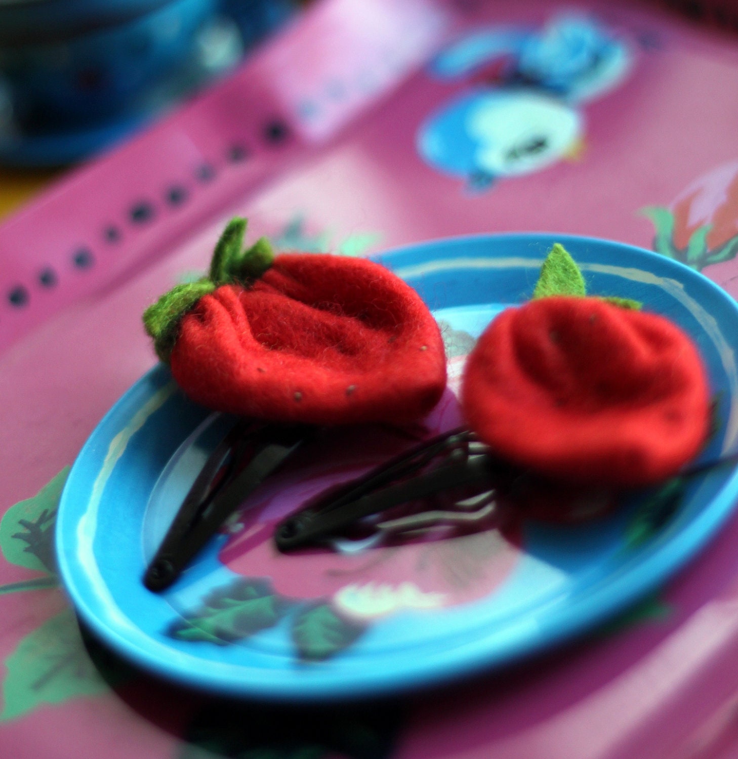 Set of 2 hair accessories pins Strawberry