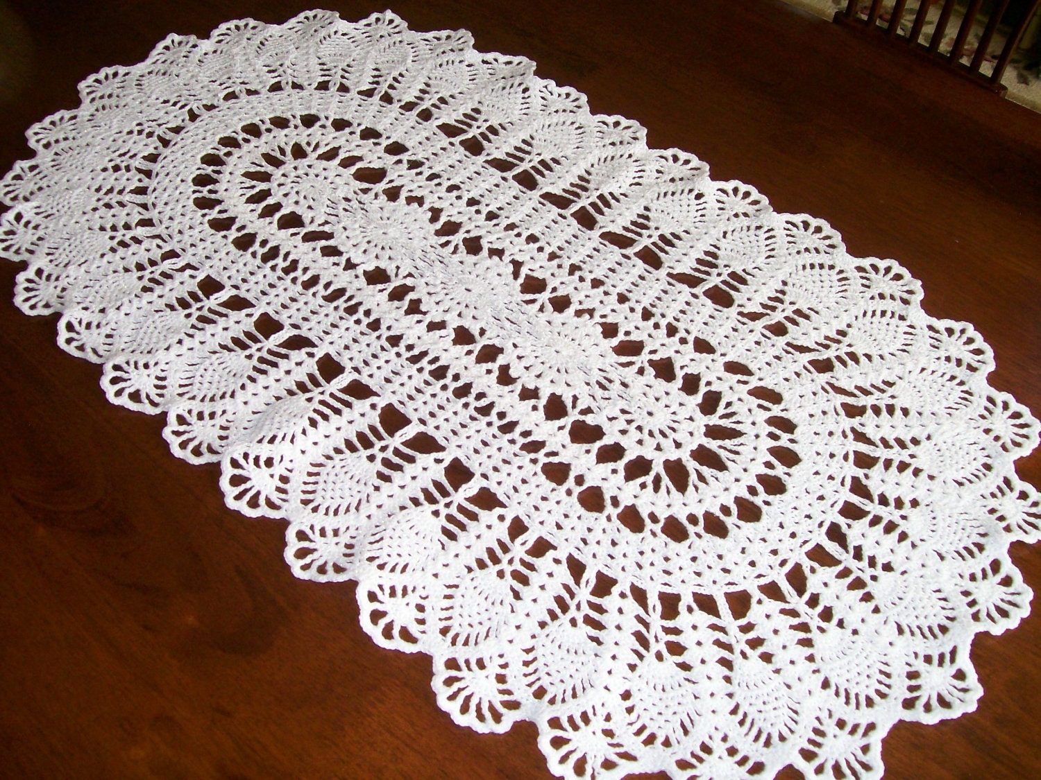 Sparkle Table SHIPPING patterns doily free table Runner FREE  runner Doily White/Silver  Crocheted