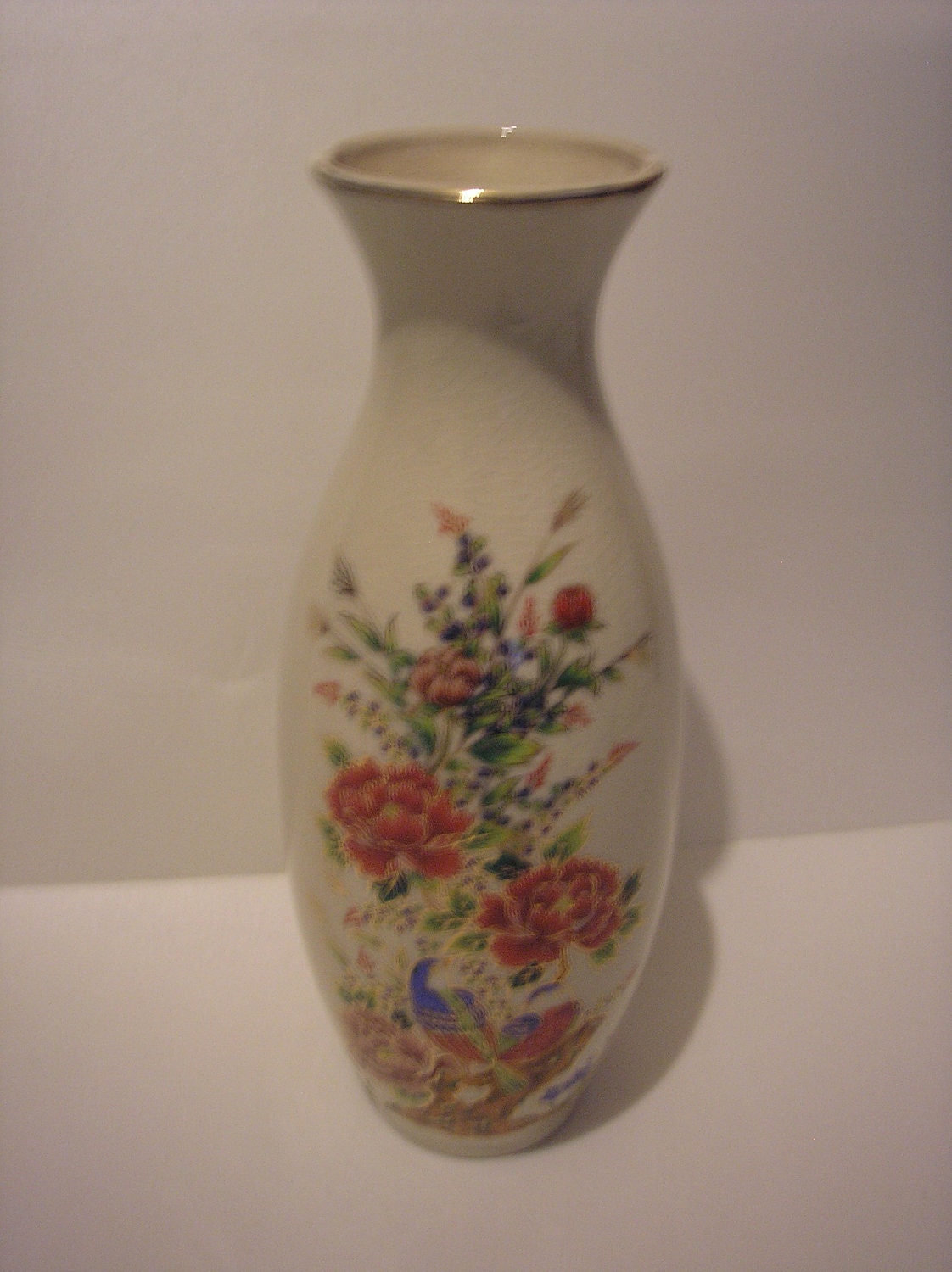 1950s circa. Ceramic Vase - Japan Mark: Bijutsu Toki - Satsuma looking crackled glaze