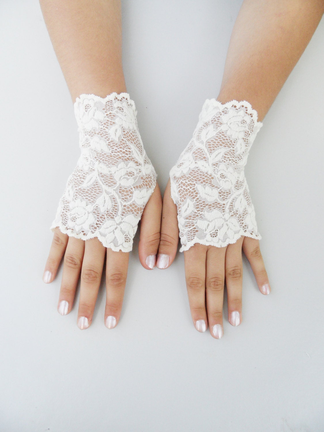 free shipping, Wedding Gloves, ivory lace gloves,Fingerless Gloves, ivory wedding gown, off cuffs, cuff wedding bride, bridal gloves, Ivory