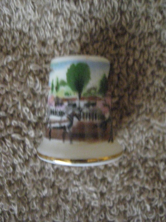 Old Plantation Scene Thimble 1"  w Gift Box  Porcelain Vintage Collectible T18/