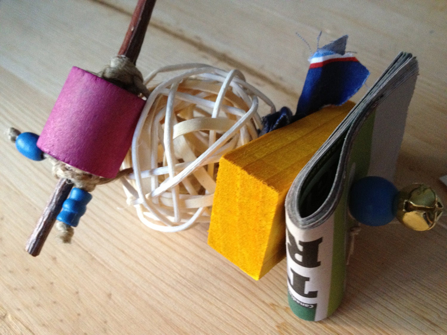 Wood Bunches Throw Toy