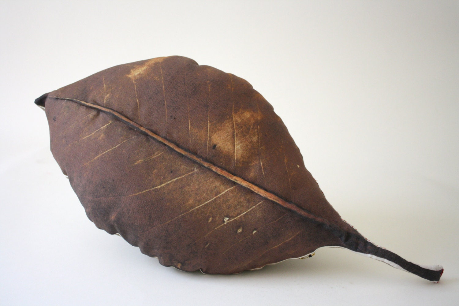 Leaf pillow - Plantillo