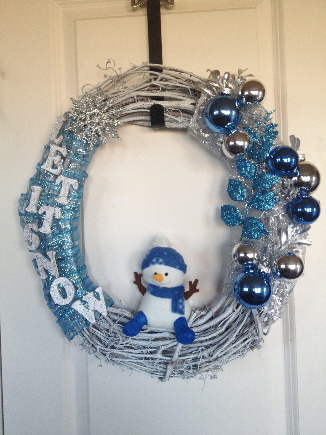 Holiday Wreaths Designs, with characters - AshleysCustomWreaths