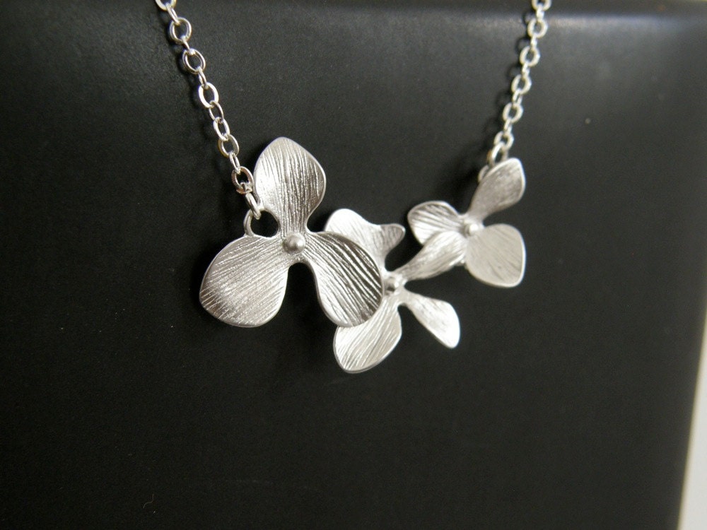 Cascading Silver Orchids Necklace, Wedding Jewelry, Bridesmaid Gift, Mom Gift, Friend Gift , Feminine, FREESHIPPINGFRANCE