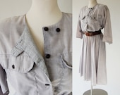 vintage 80s Dress / new wave shirt dress / Full Skirt / Lightweight Chambray / Pale grayish blue / pockets s m l