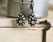 Special moments. vintage rhinestone teardrop earrings. tiedupmemories
